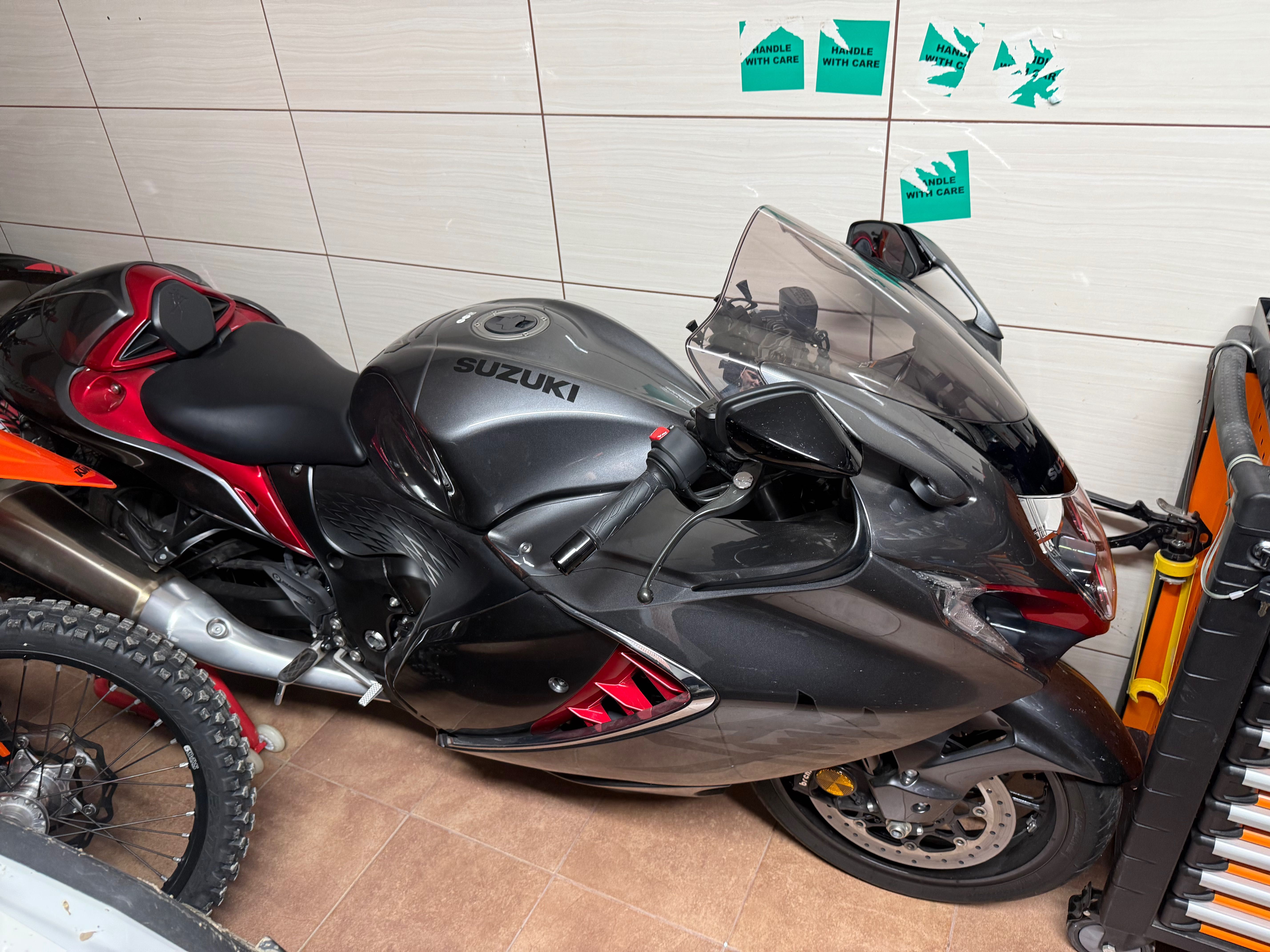 Suzuki Hayabusa model 2023