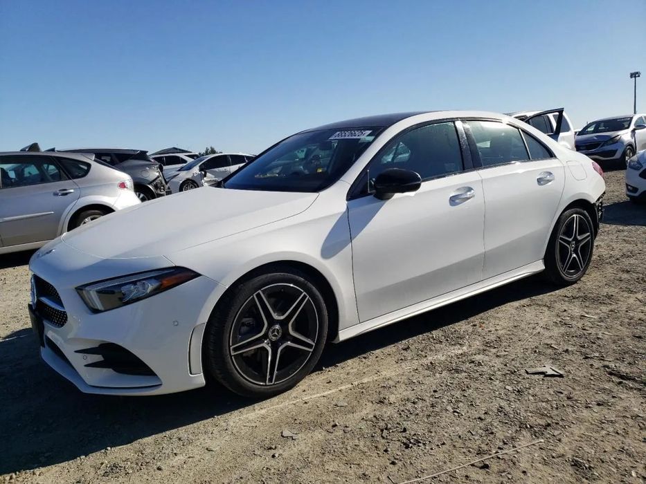 Mercedes-Benz Klasa A Mercedes-Benz  A | WYPOSAŻENIE AMG | 4 MATIC | Niski przebieg
