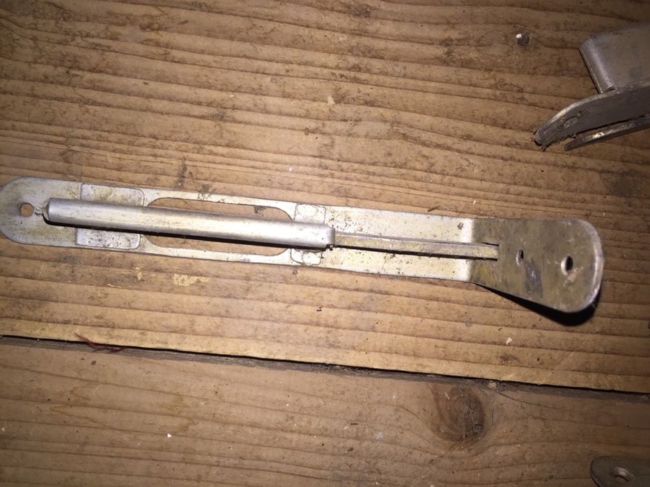 Дверні замки врізні . На двері.