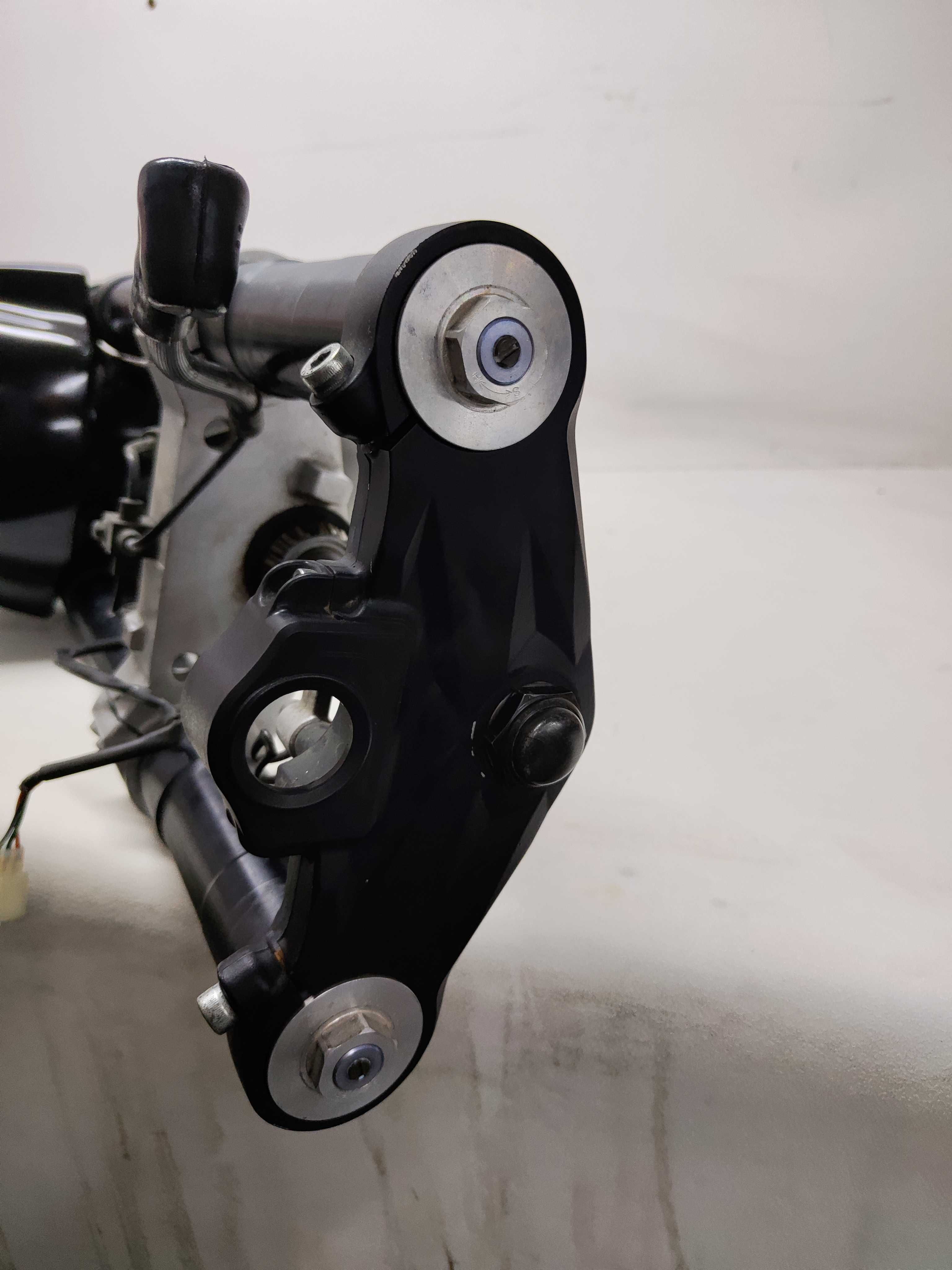 HYOSUNG GT 650 / 125 Zawieszenie Przednie Kompletne Lagi Koło Zaciski