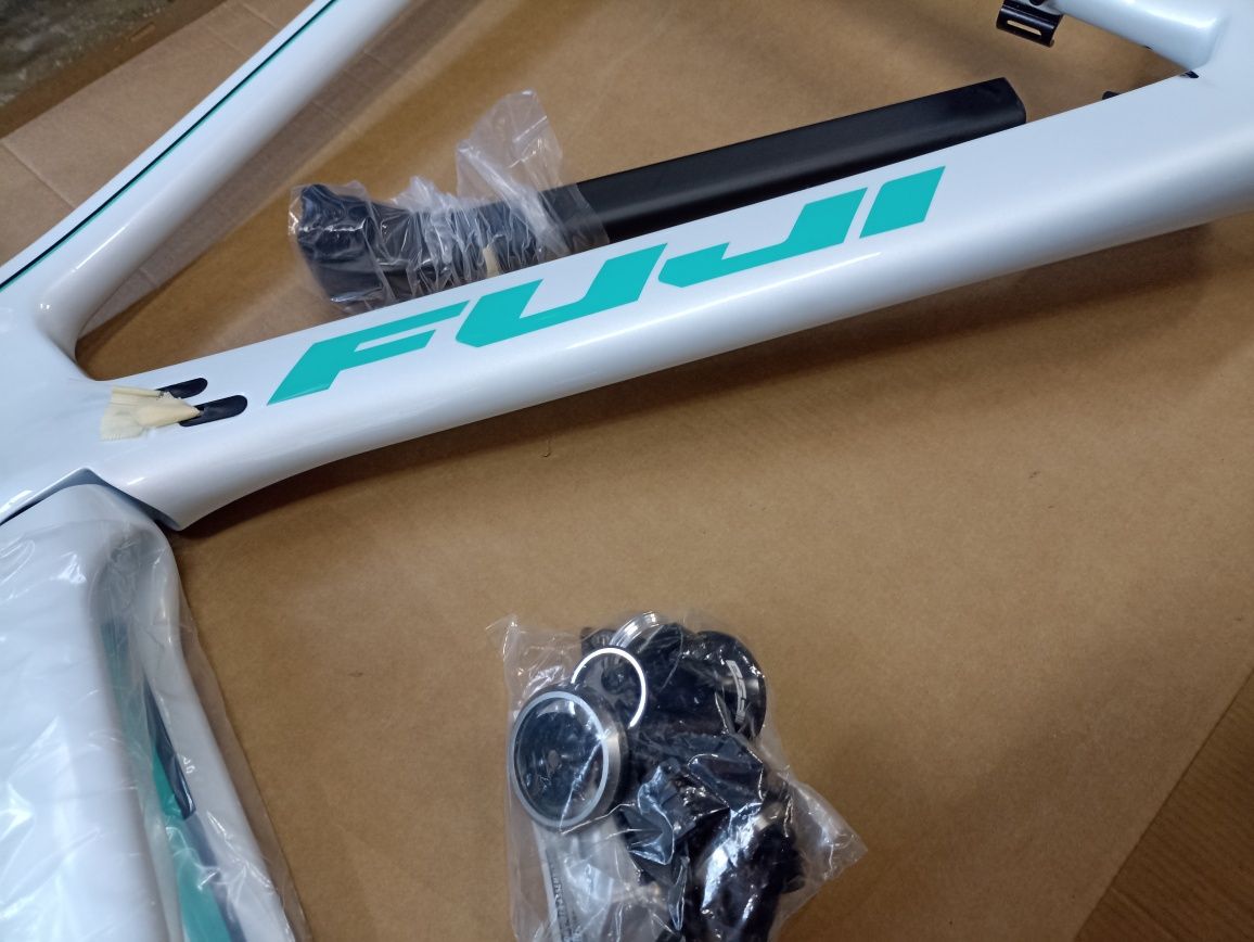 Nowy Frame set Fuji Supreme  + widelec stery Trek Giant Merida