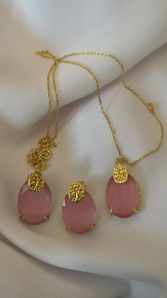 Conjunto em prata com pedra cor de rosa