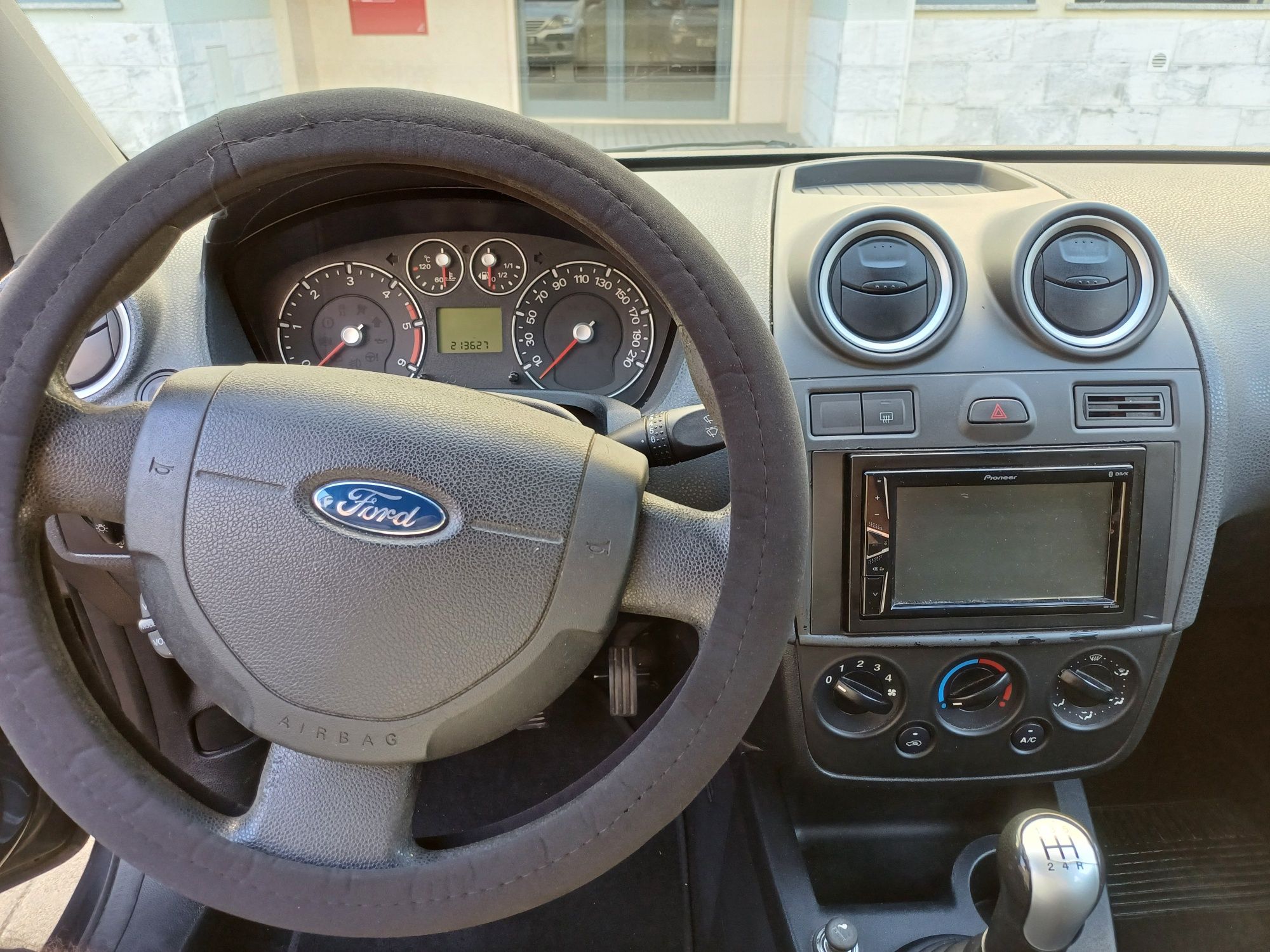 Ford Fiesta 1.4 Tdcii 5lugares de Garagem