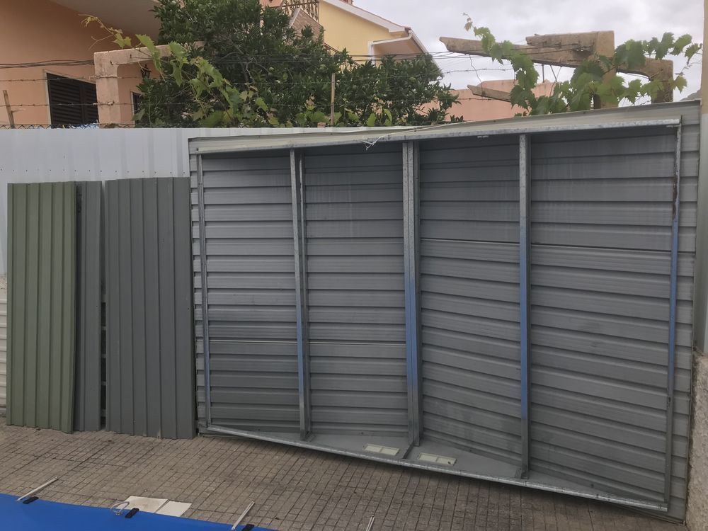 Abrigo metálico 2,6m x 1,8m