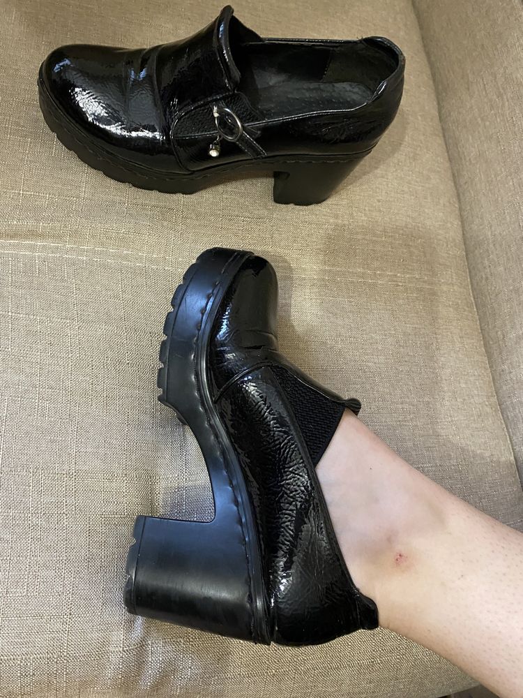 Туфлі-черевички на платформі