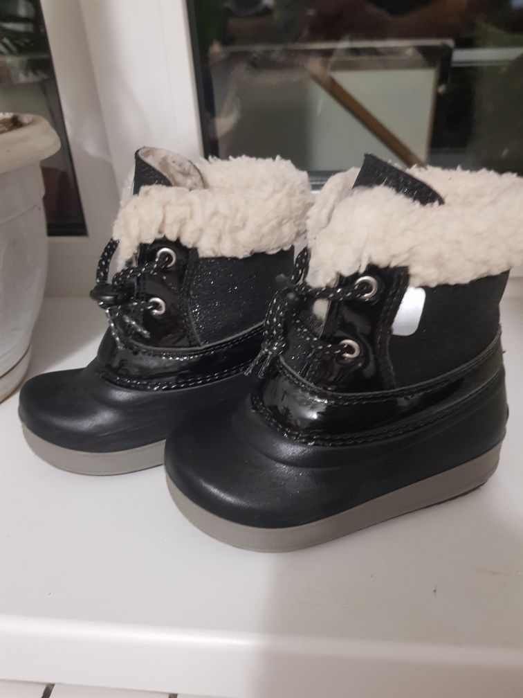 Продам детские зимние сапоги