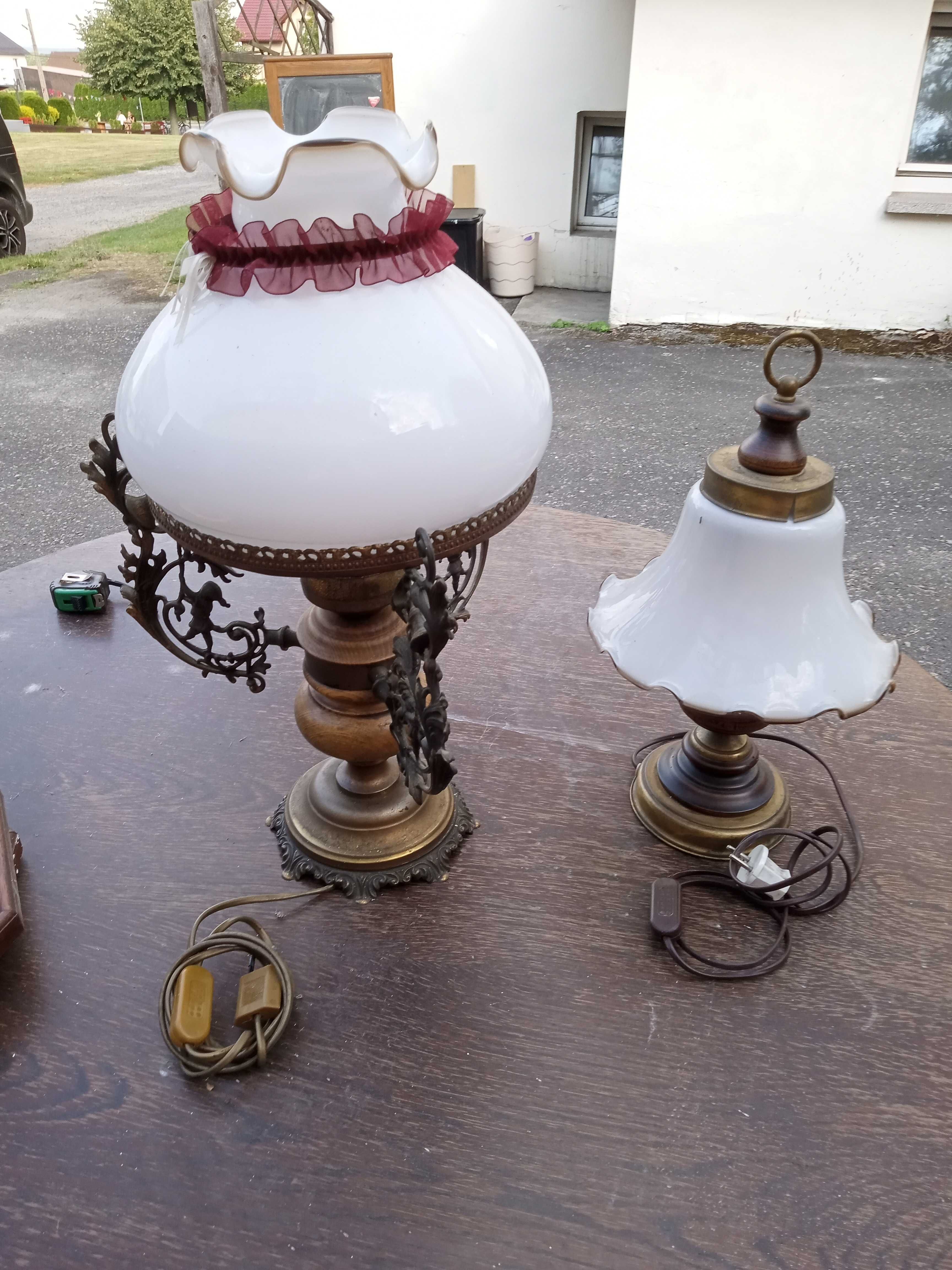 Lampy z mosiężną podstawą