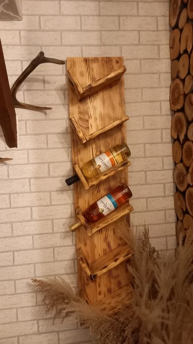 Ręcznie wykonanywana półka na wino