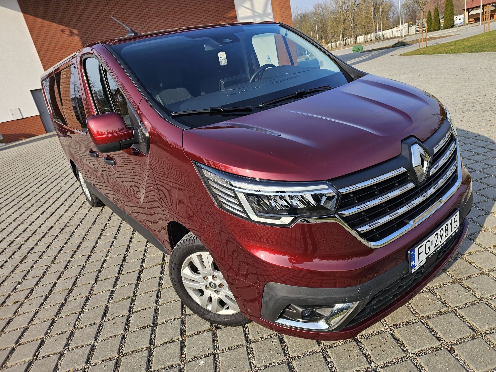 Renault Trafic 9-cio osobowy Wynajem Busa. Wypozyczalnia Busów