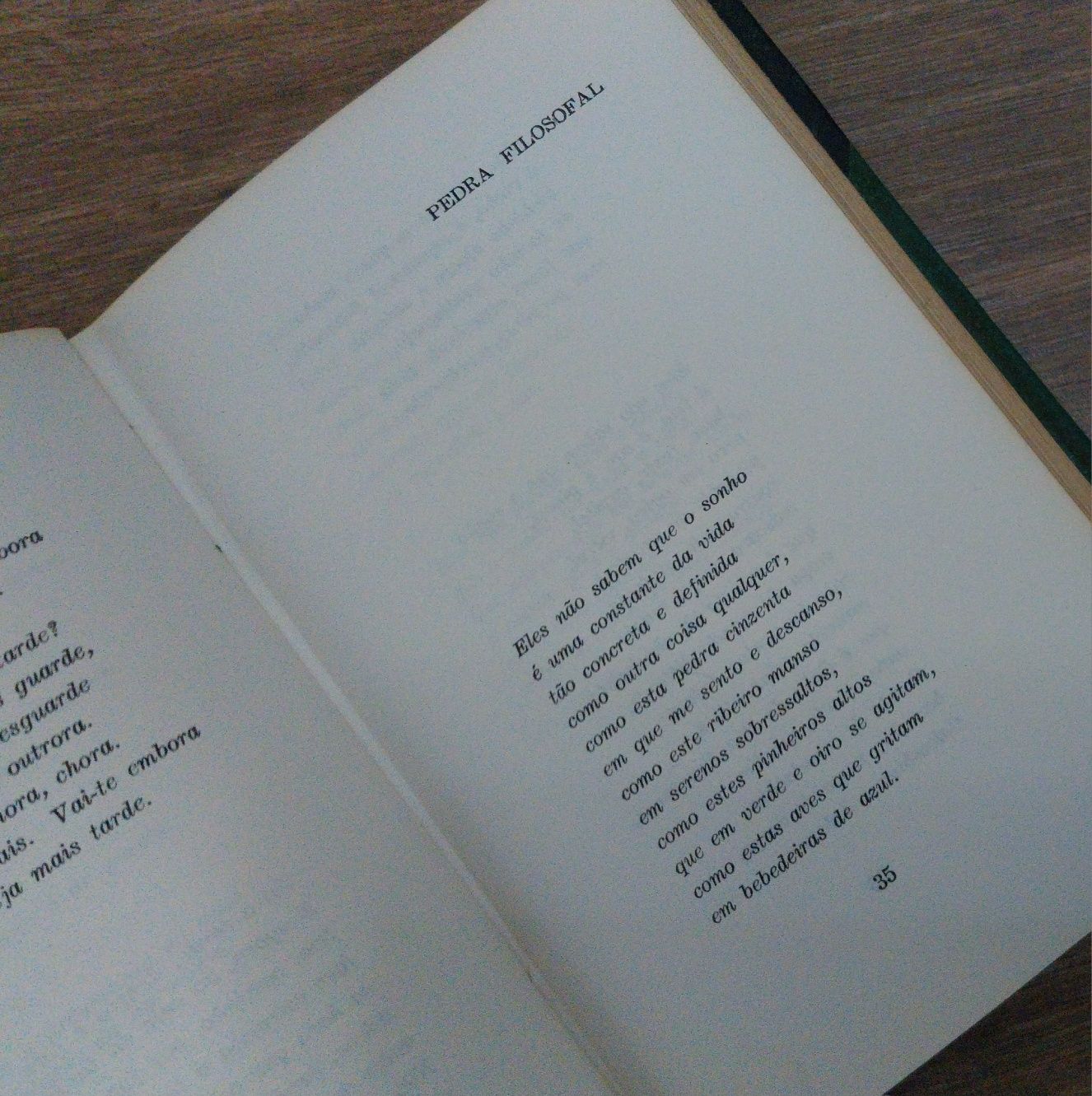 Livro antigo "Poesias completas" de António Gedeão