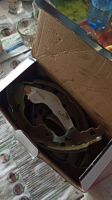 Задні тормозні колодки.