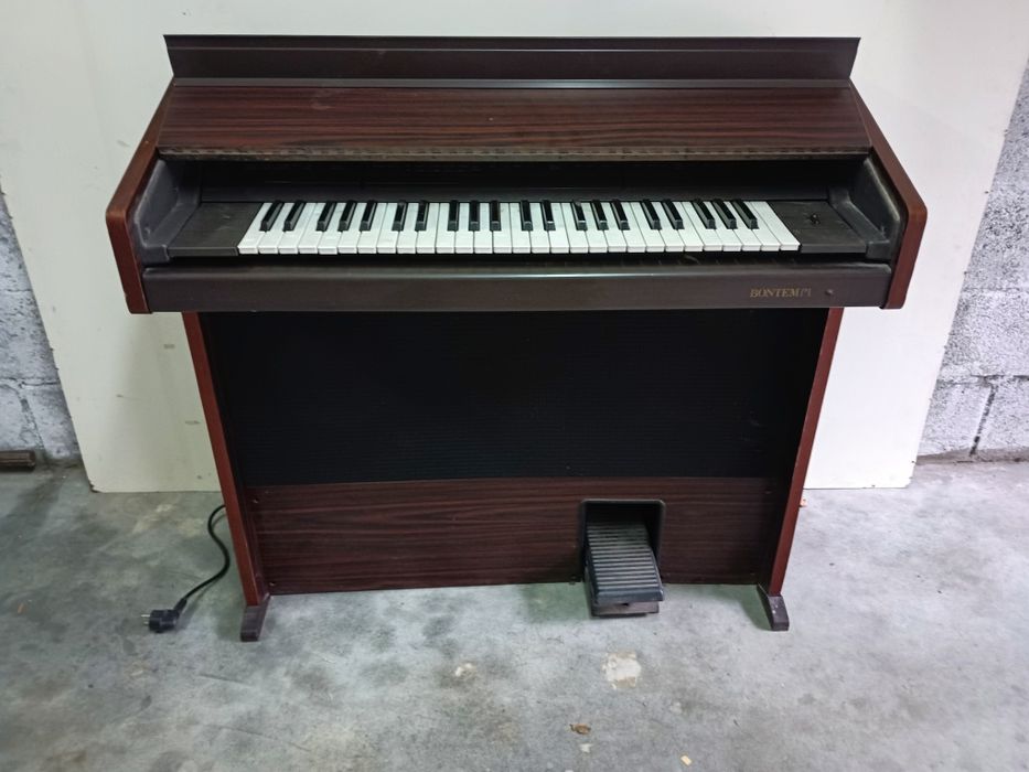 Móvel com órgão /piano MARCA BONTEMPI, antigo em madeira
A funcionar p