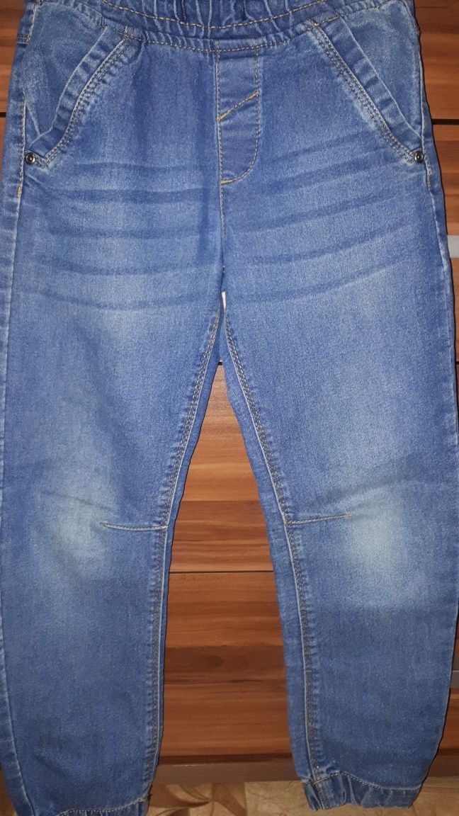Spodnie jeans 128