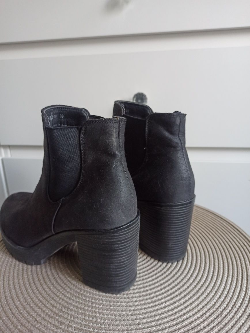 Buty czarne na koturnie, obcas 8,5 cm, roz 39