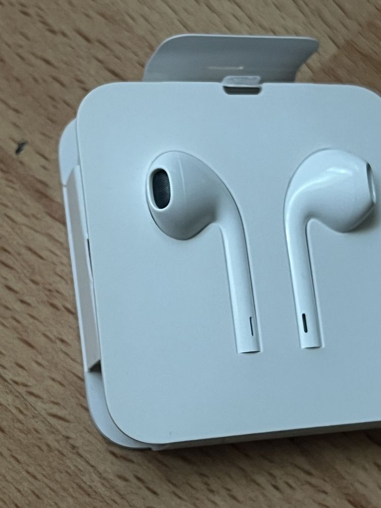 Оригинальные Apple EarPods Lightning из комплекта