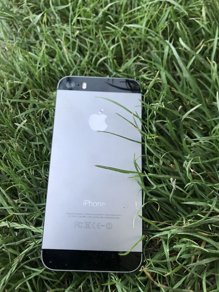 Продаю телефон Айфон 5 s на запчасти
