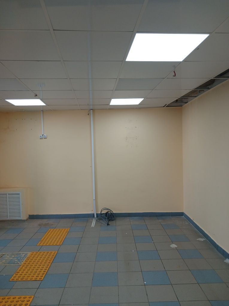 Здам в оренду комерційне приміщення по пр. Соборності 42а.