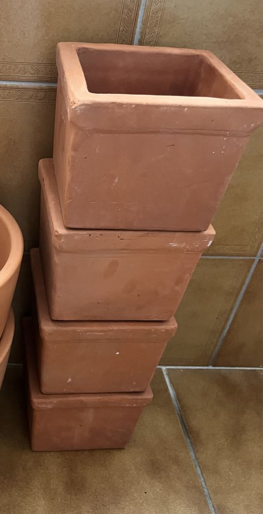 Vasos de cerâmica variados