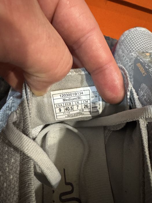 Оригінальні бігові кросівки Brooks Levitate 3 40,5(26см)