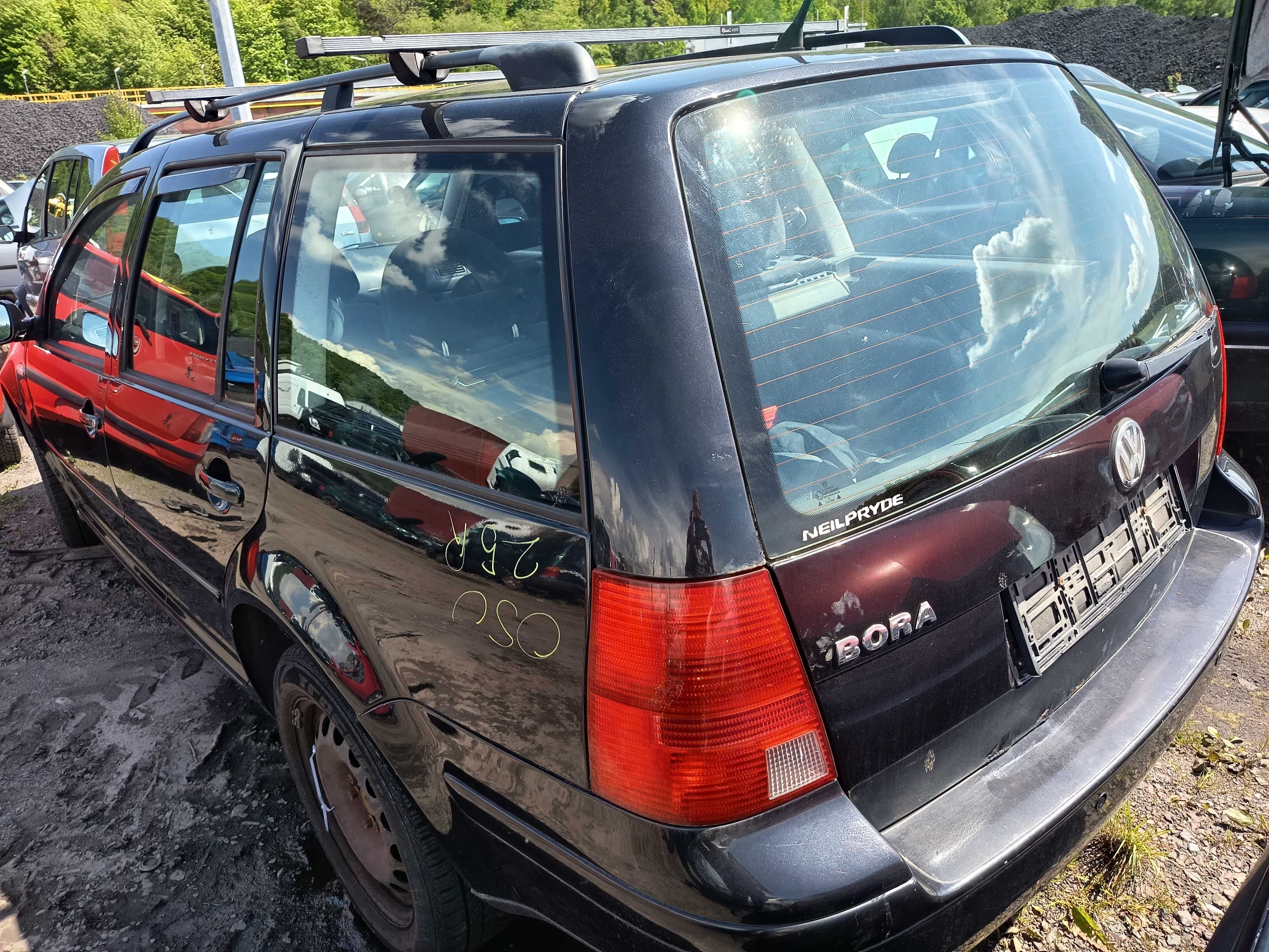 VW Bora błotnik przedni lewy czarny FV transport/dostawa