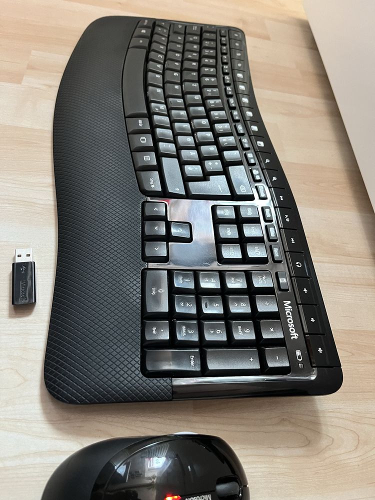 Комплект клавіатура+миш Microsoft WiFi Comfort Desktop 5050