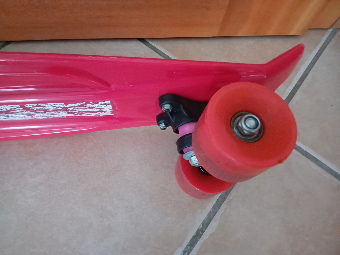 Skate vermelho .