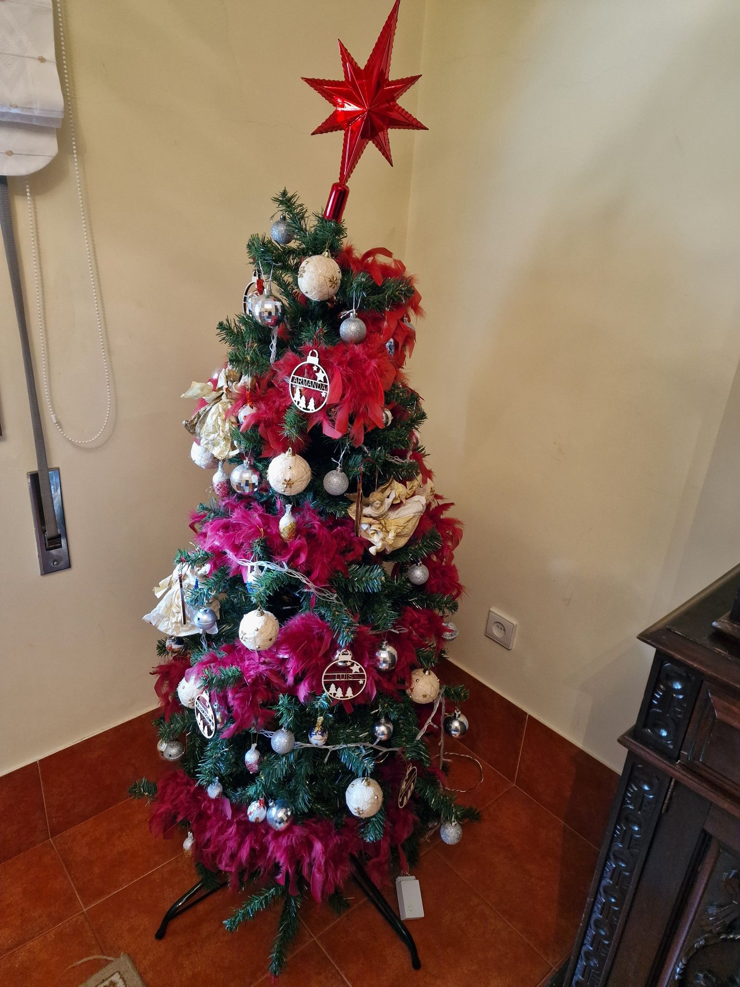 Arvorede natal com decorações diversas