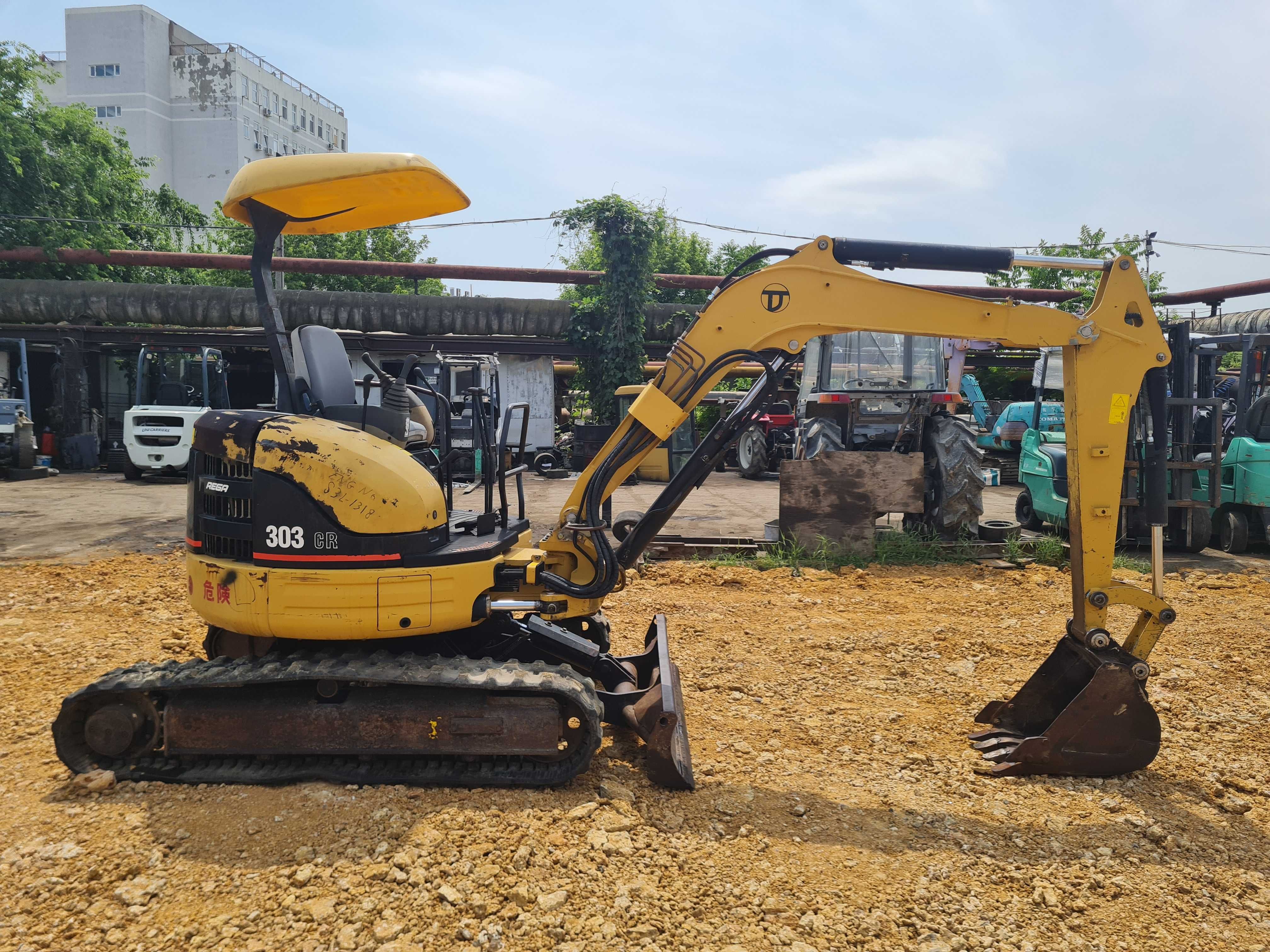 Міні-екскаватор CATERPILLAR 303