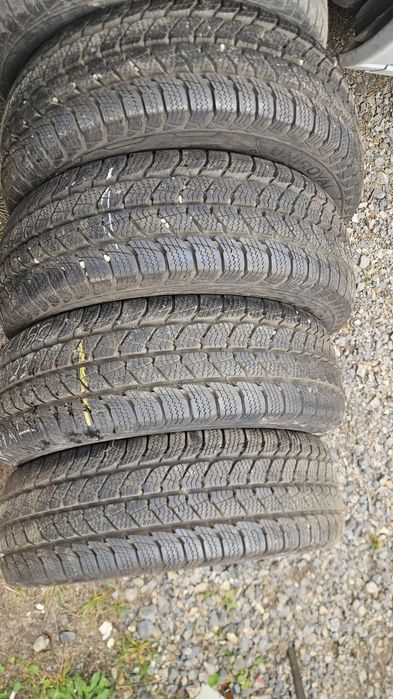 Opony zimowe 4szt 215/70R15C UNIROYAL