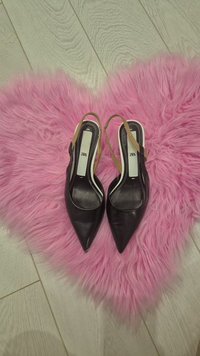 Босоніжки  zara з гострим носом