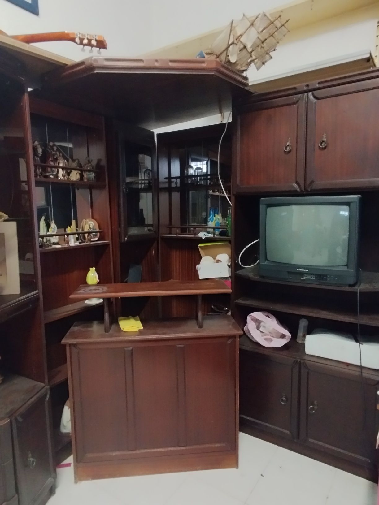 Móvel de sala com canto bar