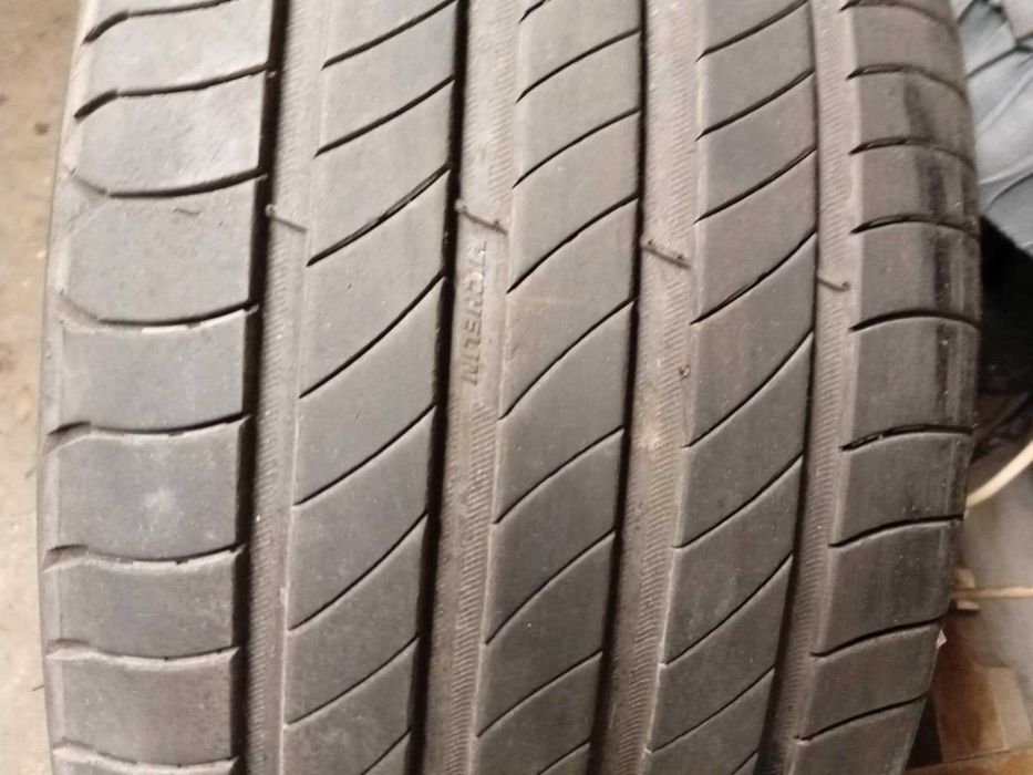 Vendo ou Troco 2 Pneus Michellin 245/45 R17