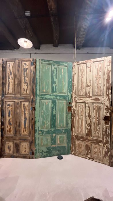 Biombo exclusivo em portas vintage decapadas