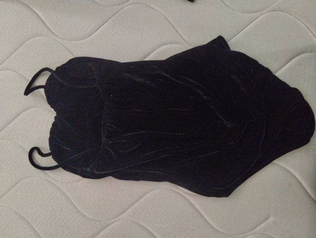 Body preto veludo 8€