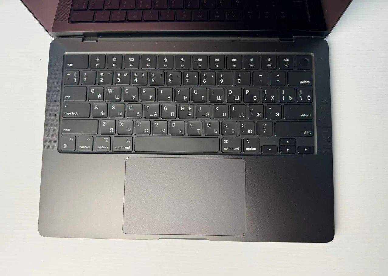 MacBook Pro 14 2023 M3 18Gb/1Tb 90 циклов