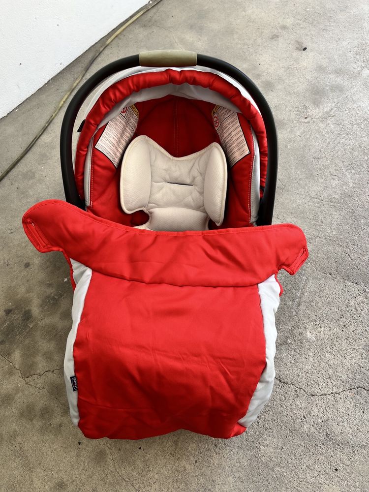 Carrinho de passeio e ovo da Chicco