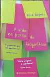 Livro a vida na porta do frigorífico