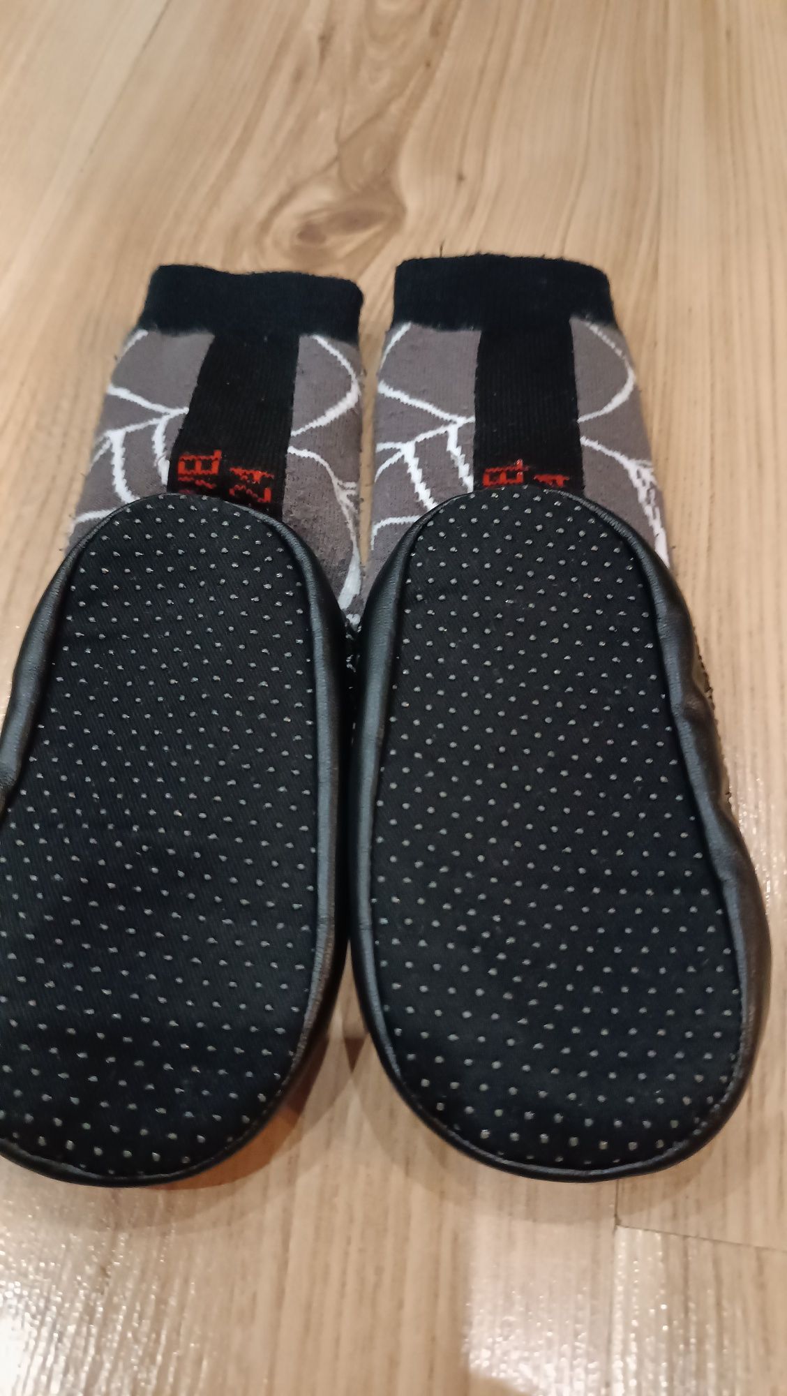 Skarpeto-kapcie Spiderman dla chłopca r. 23/24