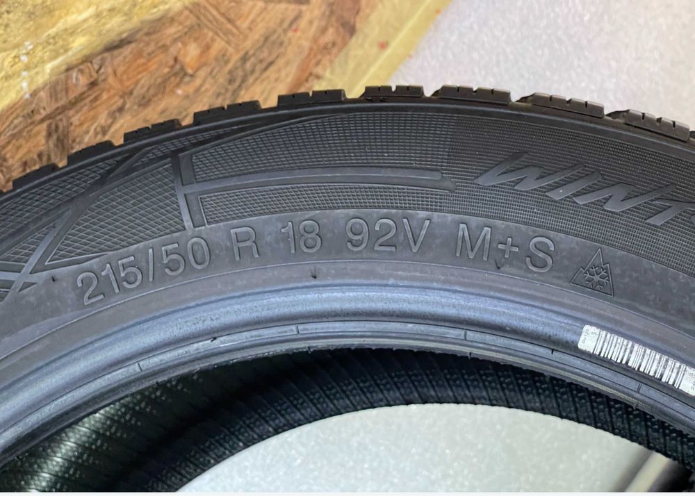 Автошини колеса резина 215/50 R18 Vredestein 2021 рік зимові