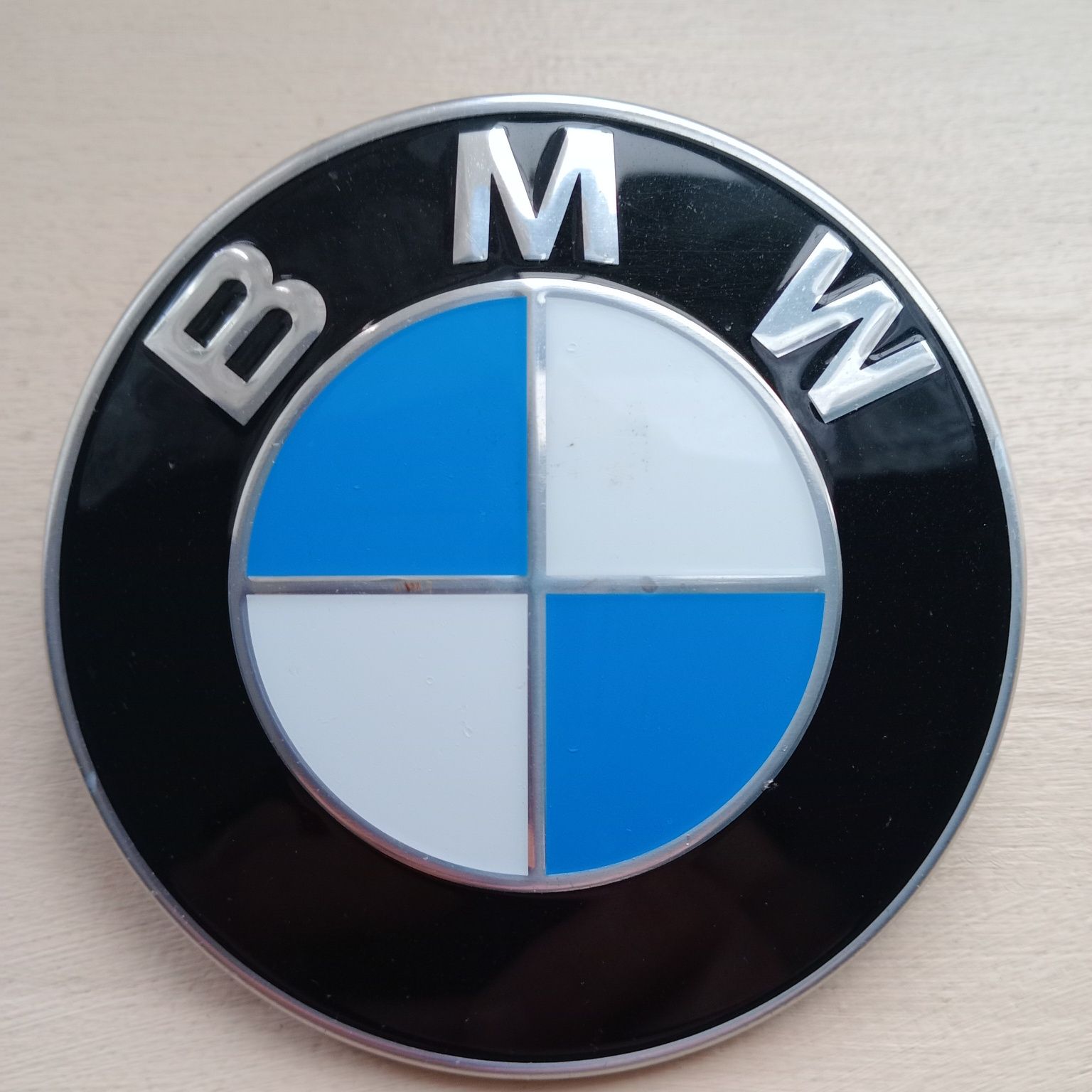 BMW M4, 430i rok21-23 emblemat znaczek na maskę oryginalny 80mm