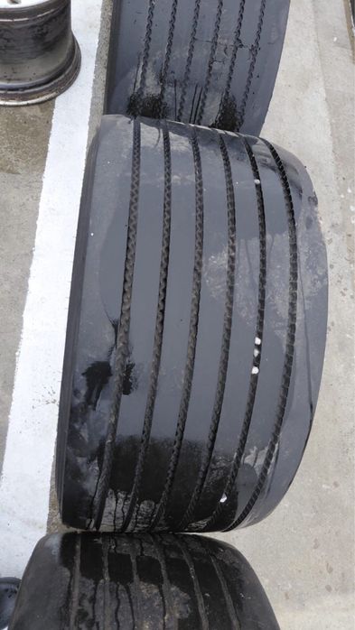 Колеса з дисками на полупріцеп