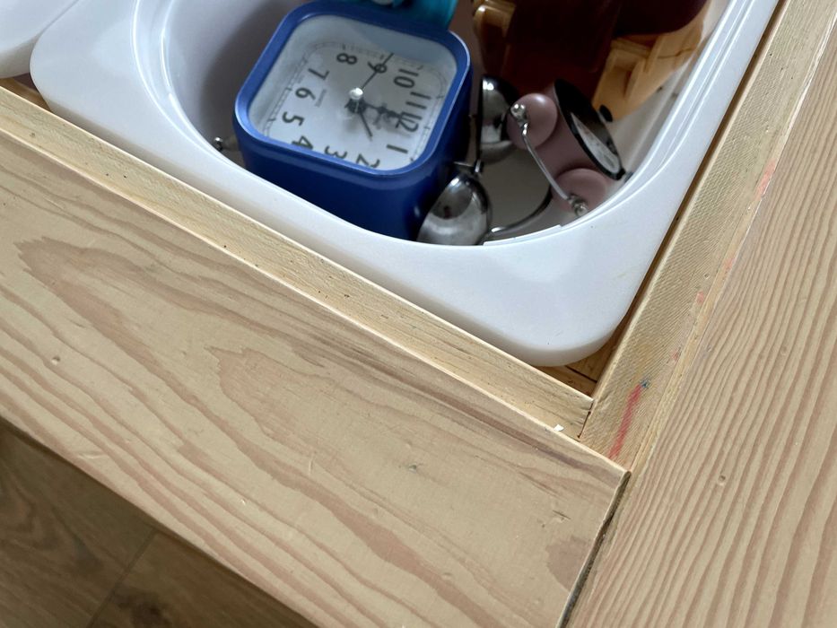 Stoilk dziecięcy Flisat + krzesełko Kritter z pojemnikami