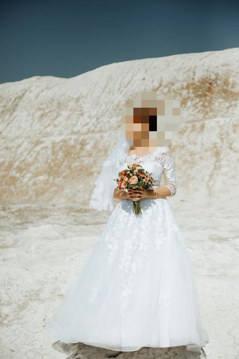 Весільна сукня білого кольору