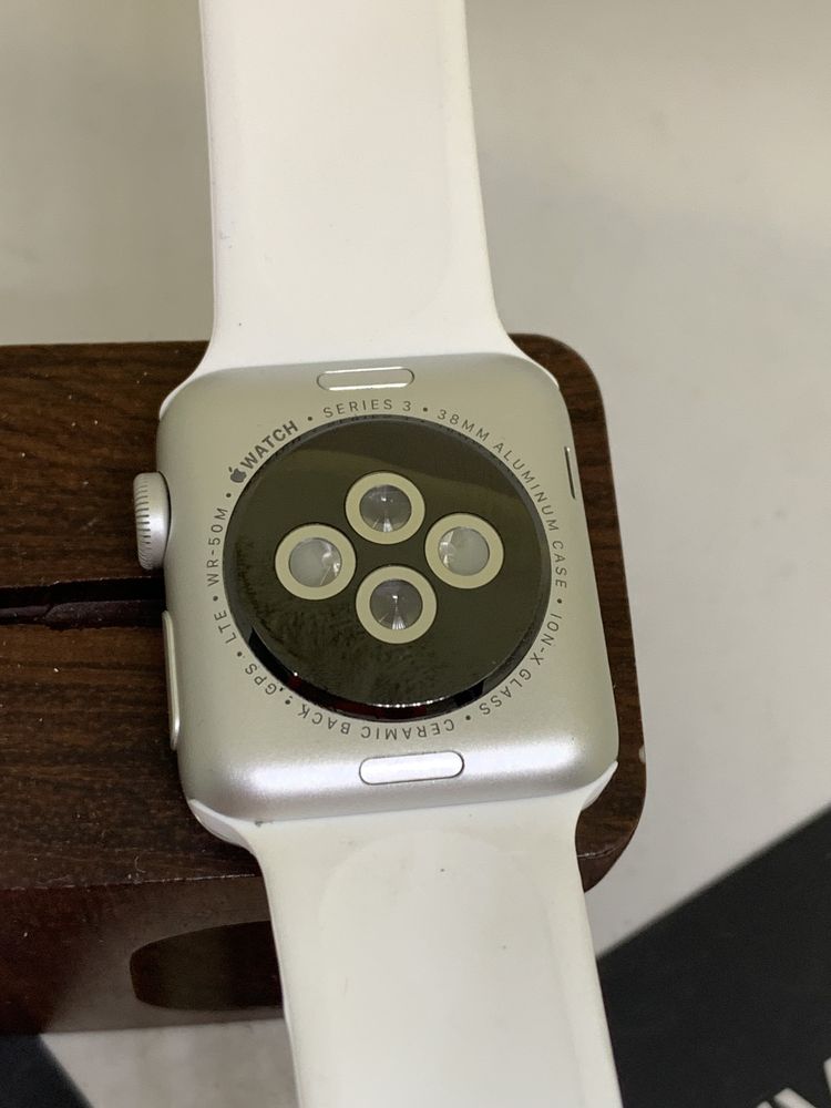 Оригінальні apple watch series 3  38 mm silver
