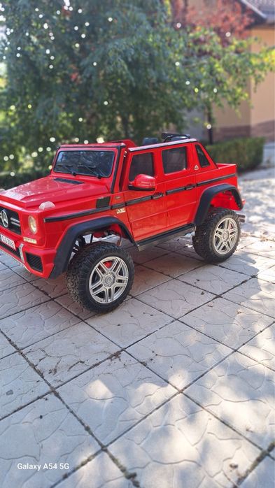 Електромобіль Mersedes Maybach G v12 з багажником .