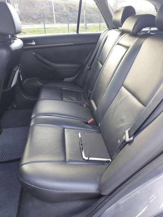 Тойота Авенсіс 2.0d