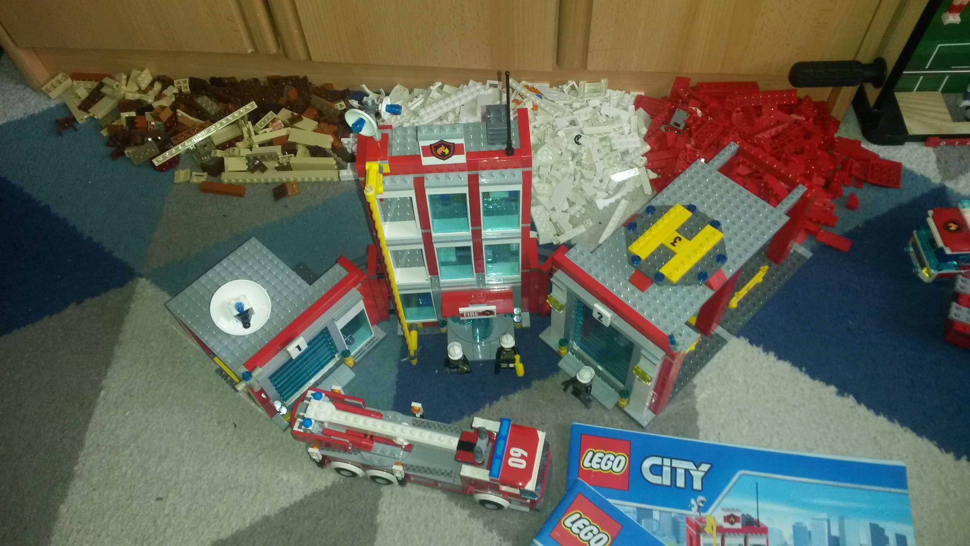 Klocki Lego City zestaw 60110 Straż pożarna wóz pojazd strażacki komen