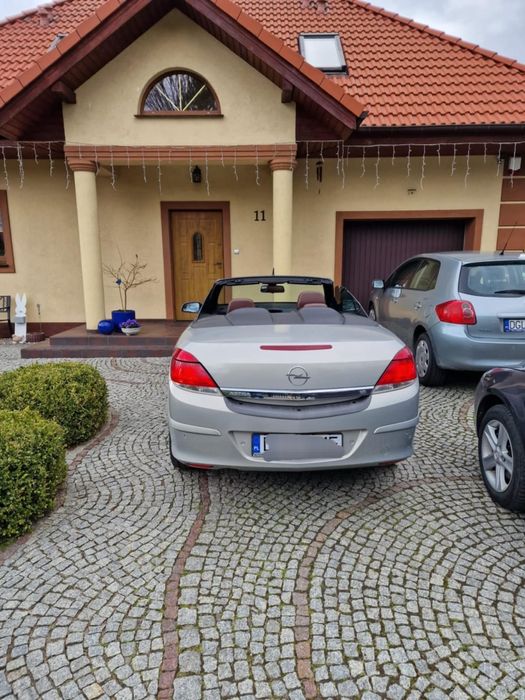 Wyjątkowy Opel Astra Twin Top Cosmo (2007) - Złoty Kabriolet z Gazem!