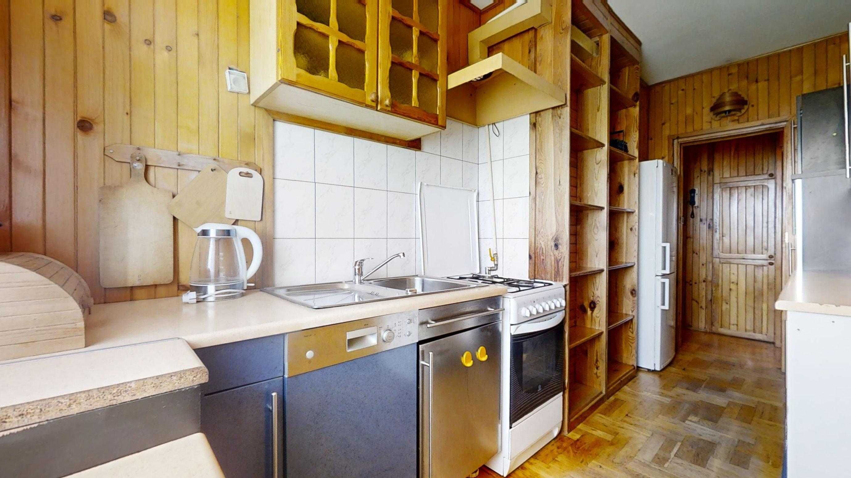 Trzypokojowe mieszkanie z oddzielną kuchnią i piwnicą (71mkw)