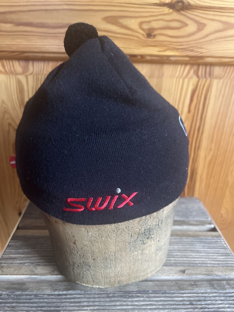 Sprzedam czapkę firmy SWIX rozmiar 56 na 58 cm też pasuje.